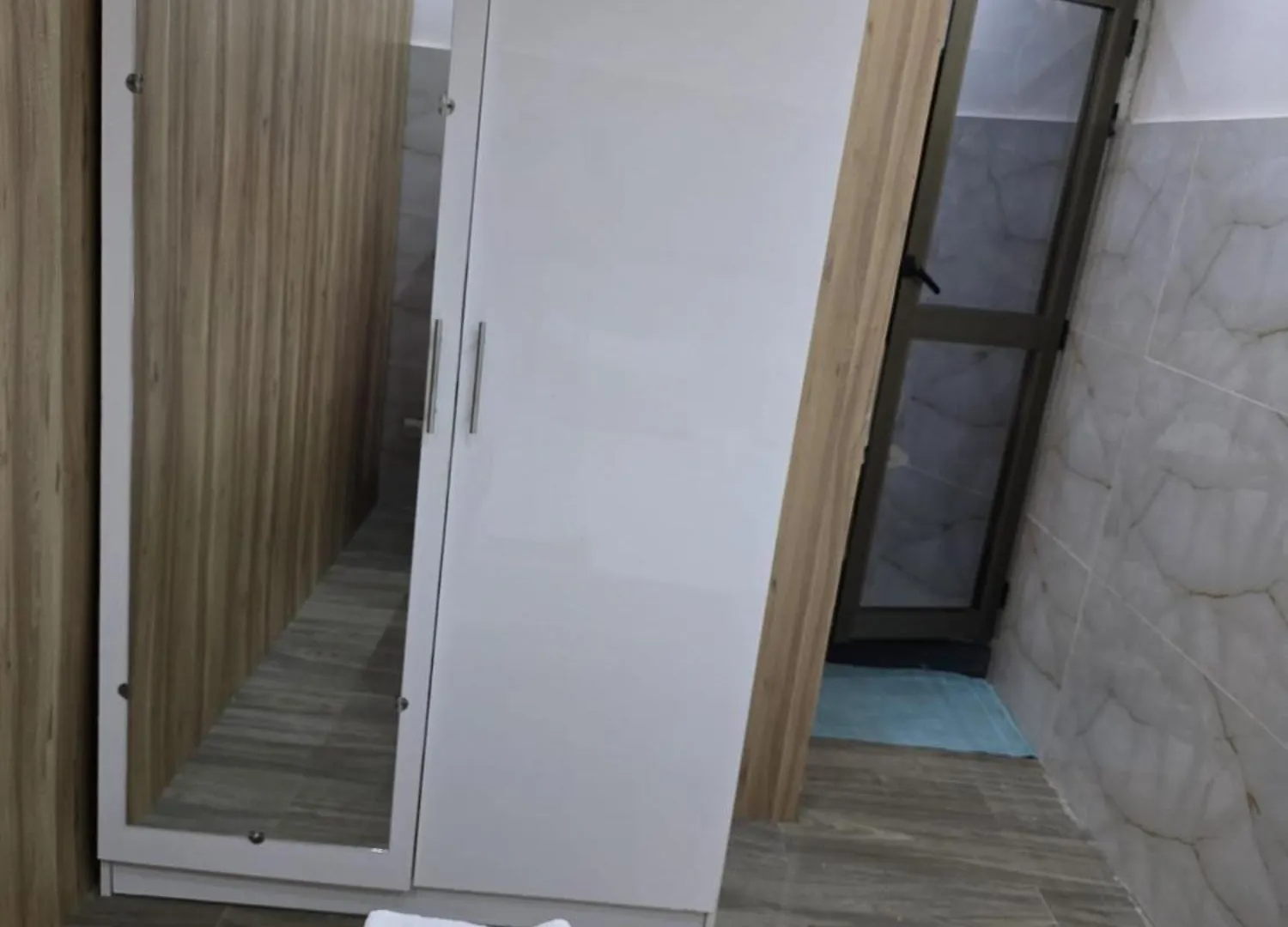 דקר Tres Beau Studio סנגל
